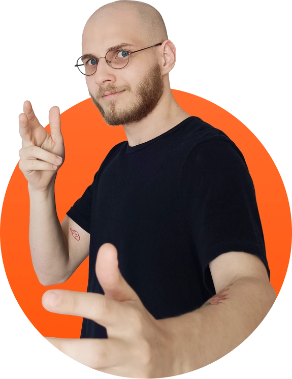 Imagem de Henrique Chiuchi fazendo uma pose boba